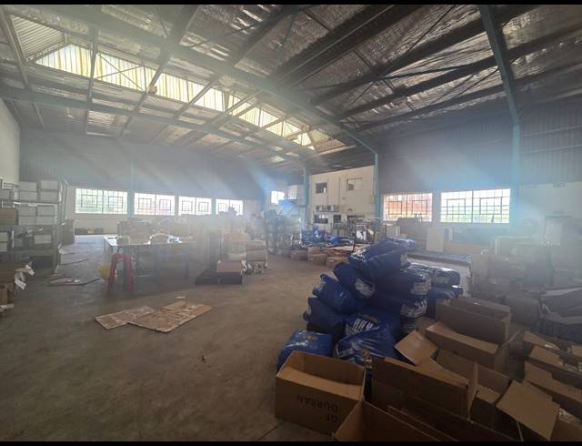 911M² WAREHOUSE TO LET IN SPRINGFIELD PARK